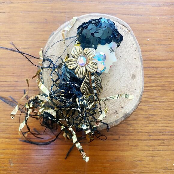 Vintage Black White Gold Foil Ribbon Flapper Profile Flower Crystal Pin Brooch - Picture 2 of 4